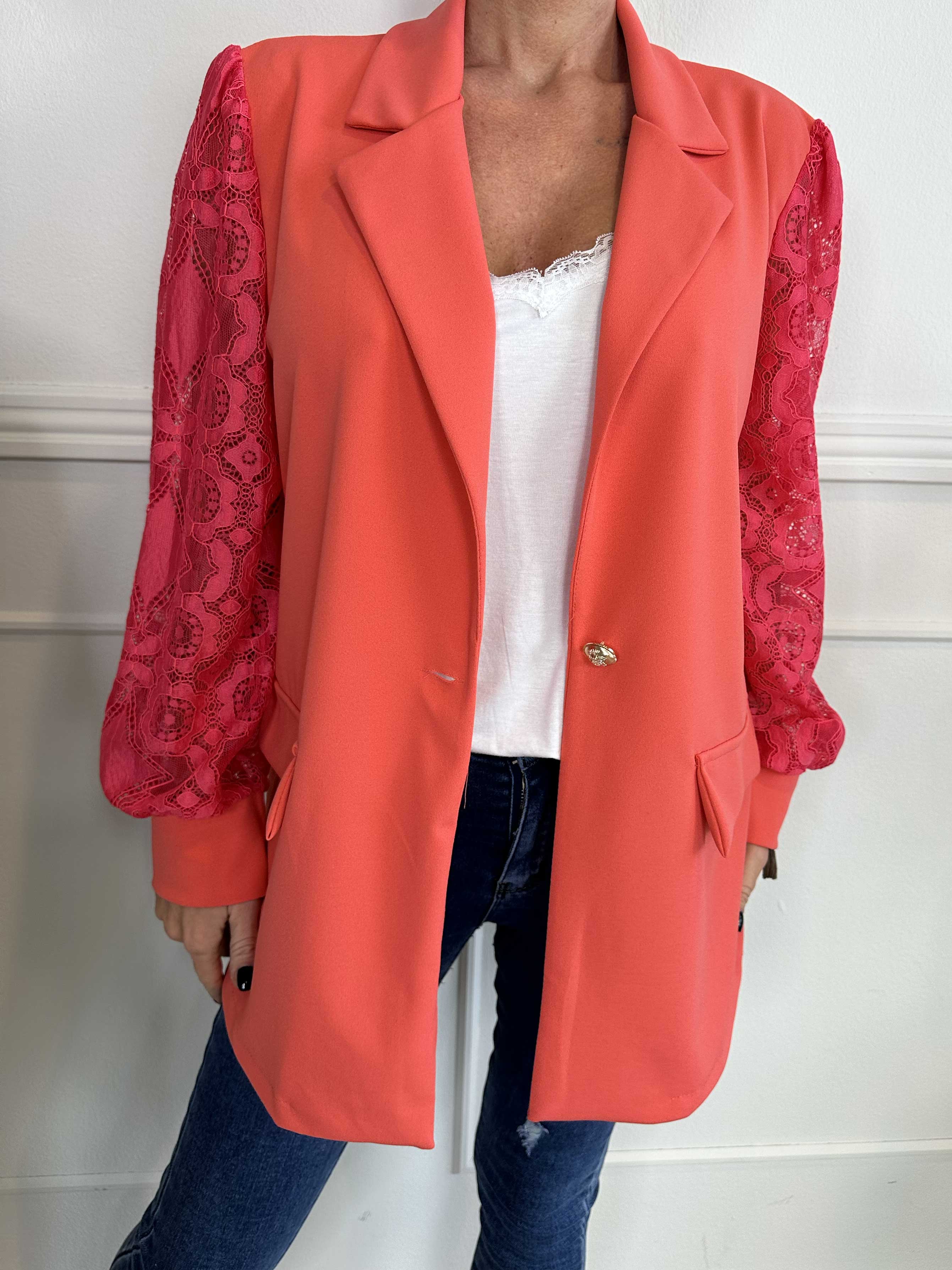 Kata Lace - Oversized blazer med ärmar i spets